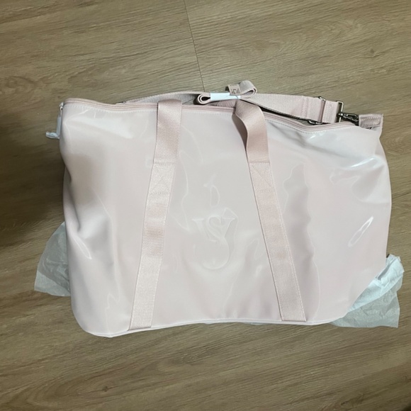 🎁NWT Victoria's Secret 2025 Metallic Pink Duffle Bag - Picture 8 of 11